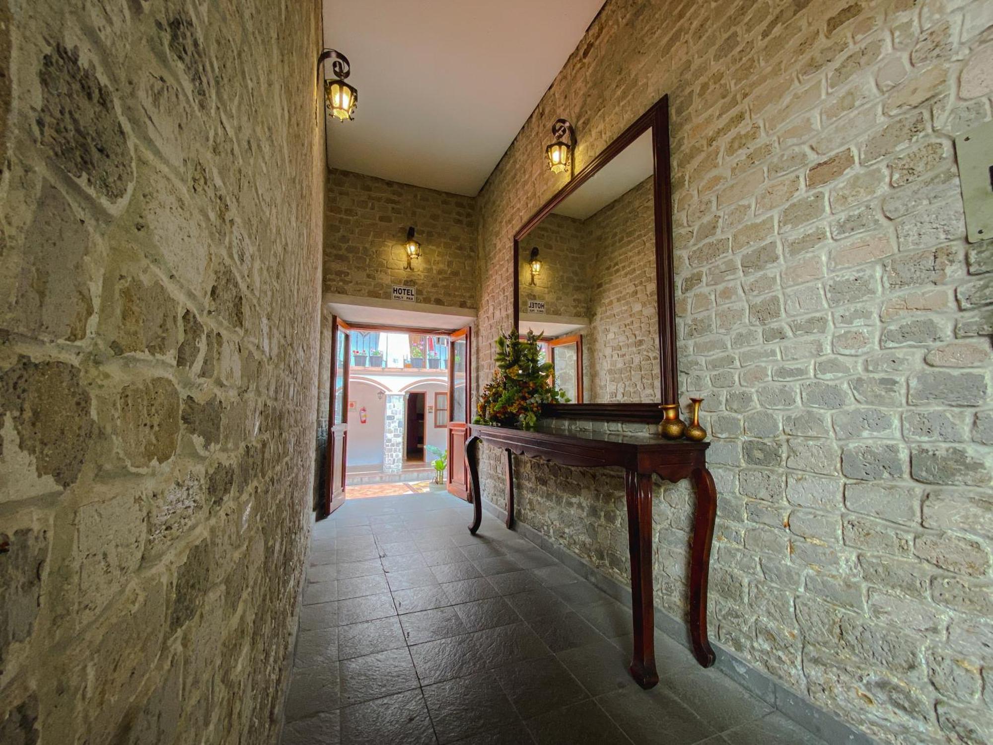 Golden Rest Latacunga Hotel Екстериор снимка