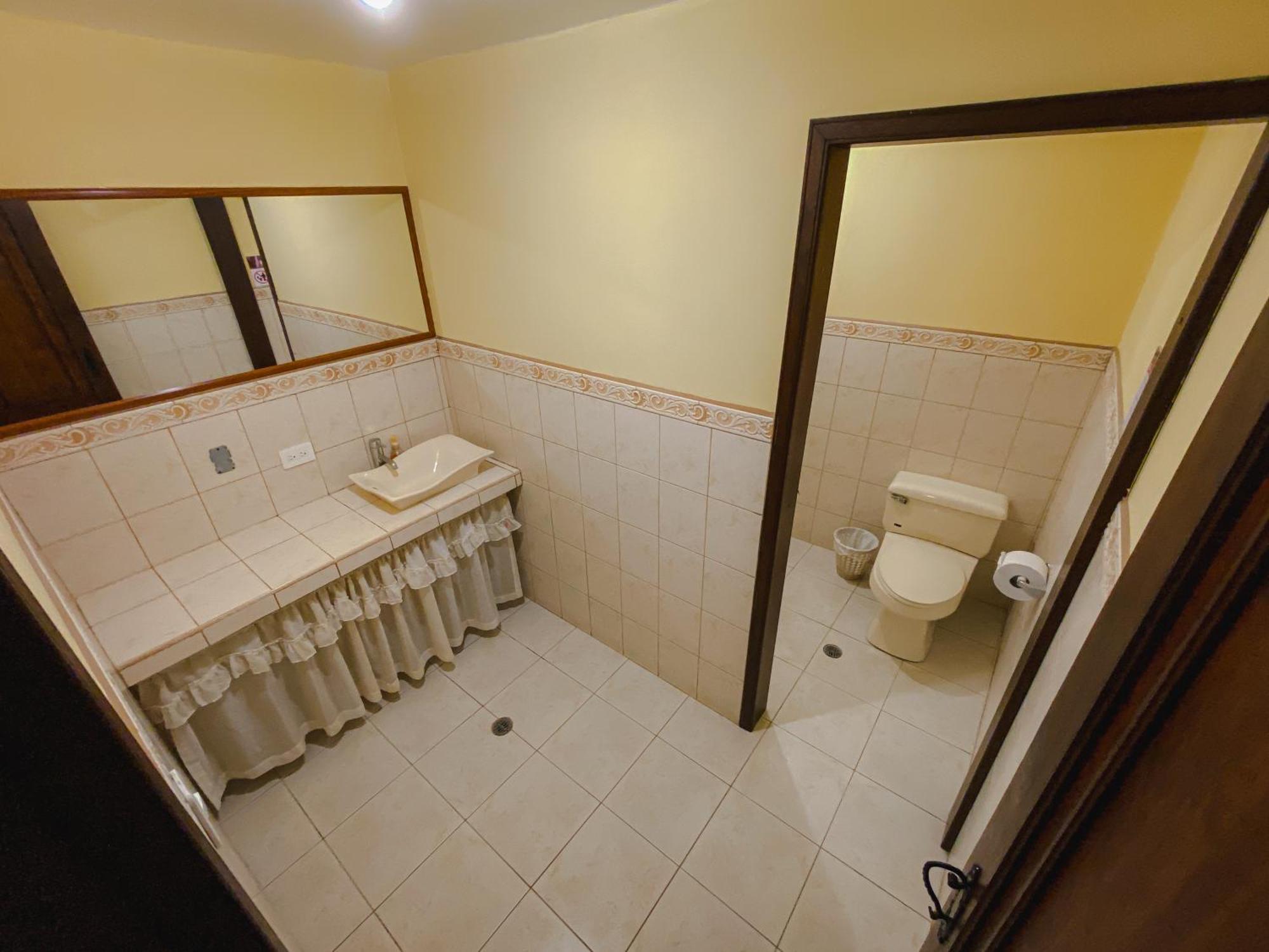 Golden Rest Latacunga Hotel Стая снимка
