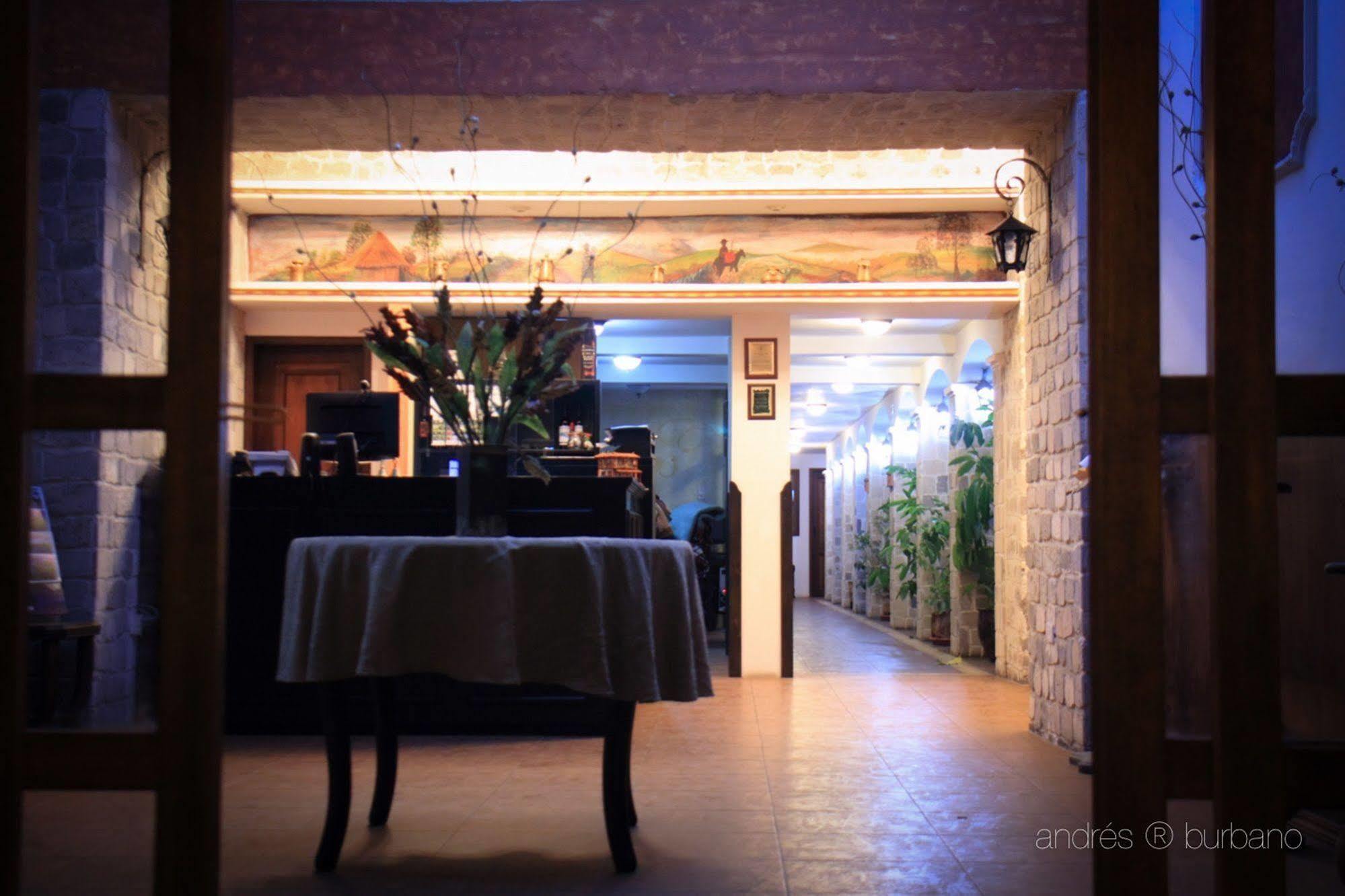 Golden Rest Latacunga Hotel Екстериор снимка